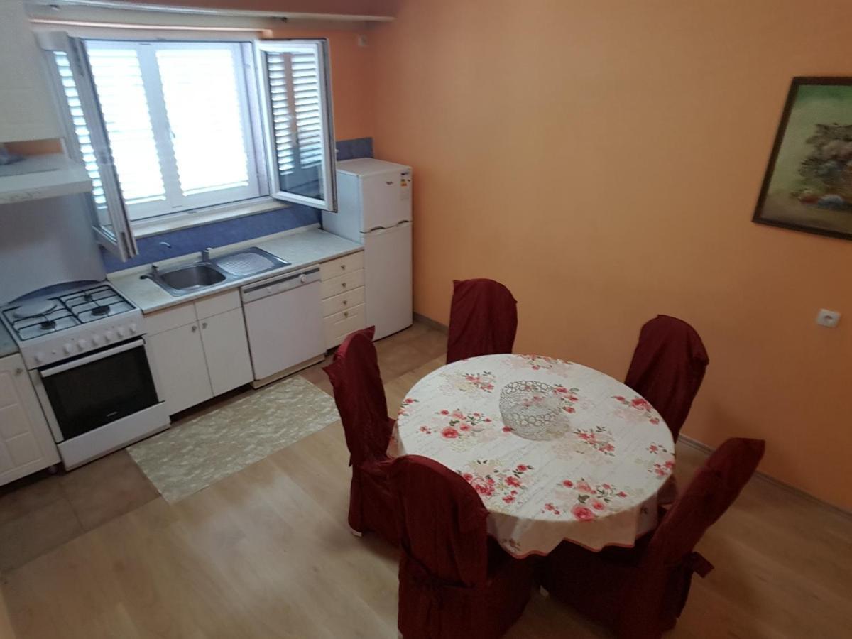 Apartments And Rooms With Parking Space Makarska - 18106 Экстерьер фото